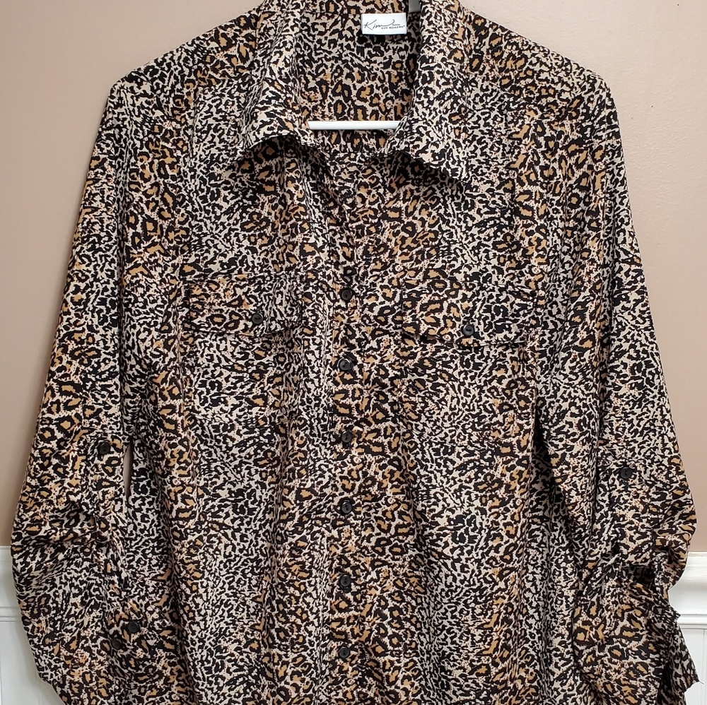 Slim fit leopard blouse